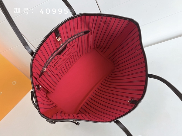 ルイヴィトンバッグ着用イメージ